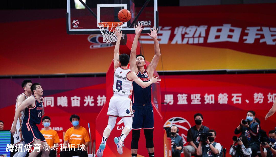 本周二罗马俱乐部举行了圣诞晚宴，原本人们希望主席可以在晚宴上和穆里尼奥进行当面交流，但弗里德金主席并未出席俱乐部的圣诞晚宴，因此两人的交流将继续延期。